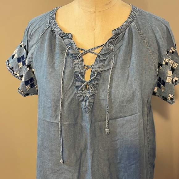 Old Navy short sleeve lace up denim shirt - Picture 2 of 8
